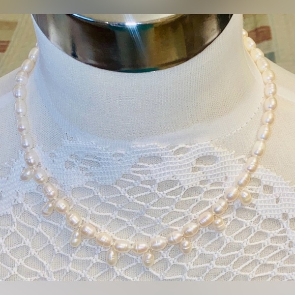 Jewelry - Elegant Pearl Necklace. Real pearls